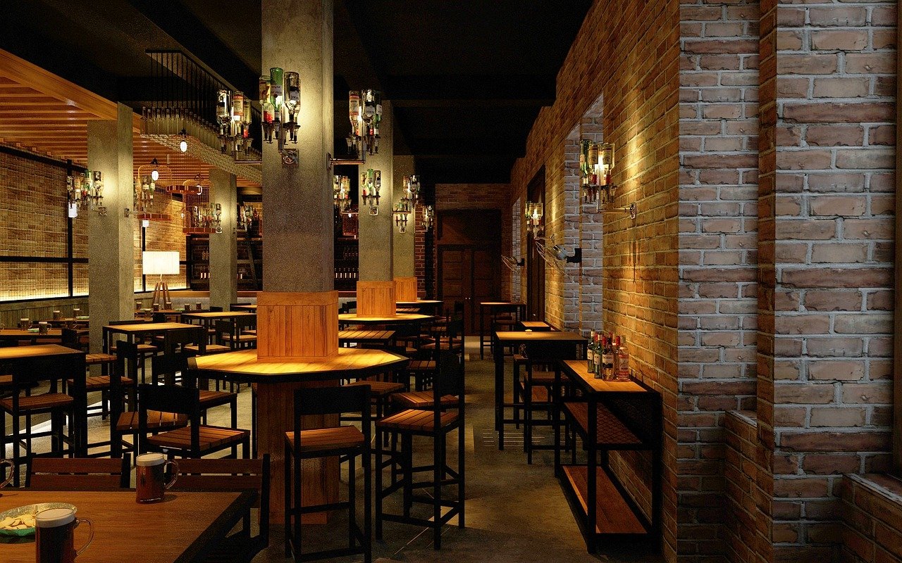 Jakie krzesła tapicerowane sprawdzą się w restauracjach?