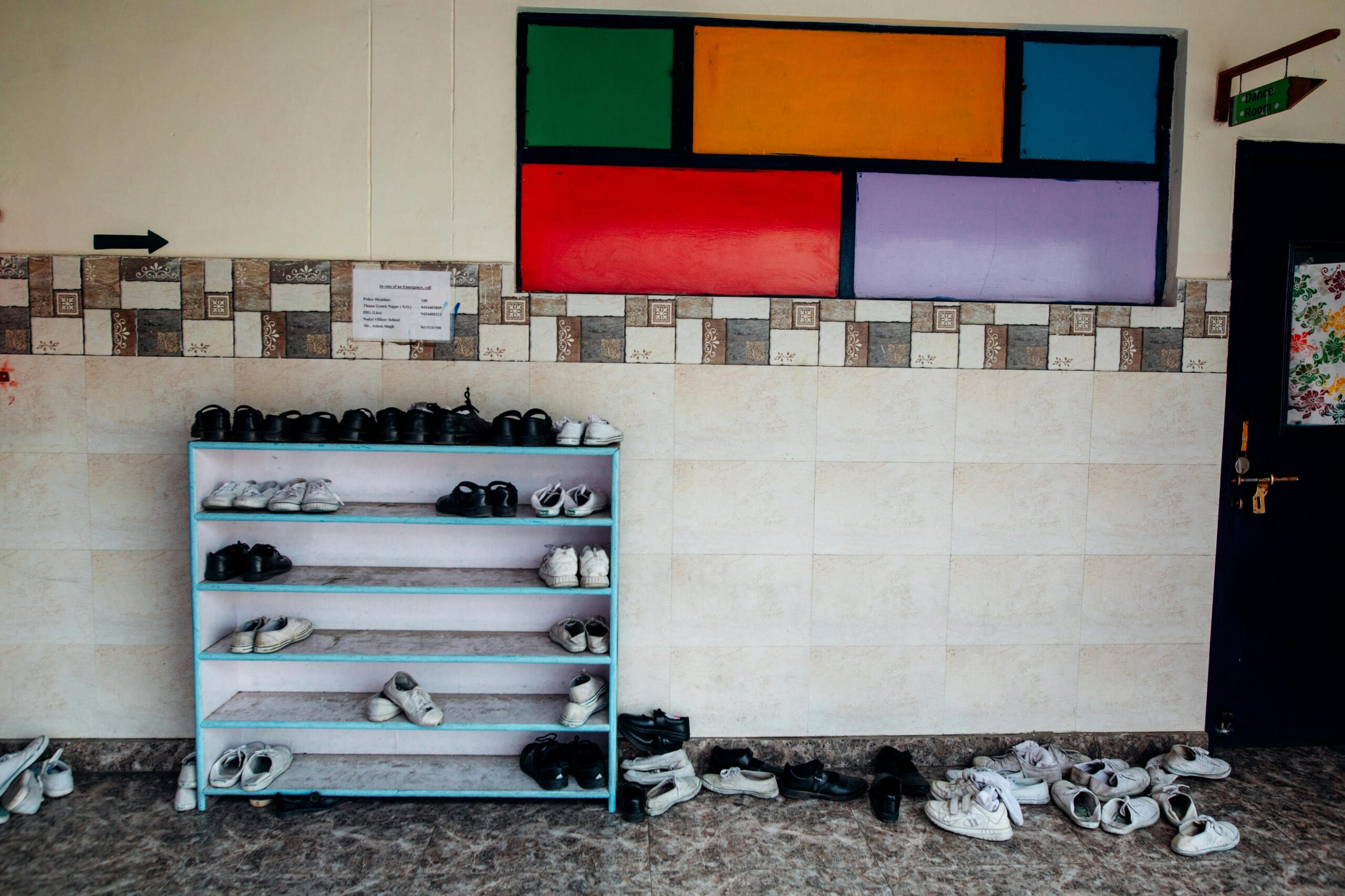 Regał na buty – nie tylko praktyczne rozwiązanie